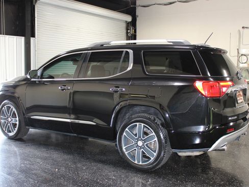 Used 2017 GMC Acadia Denali w/ Technology Package AWD/4WD image 5