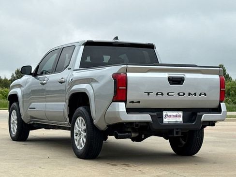 Used 2024 Toyota Tacoma SR5 AWD/4WD image 7