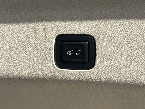 Used 2022 Cadillac Escalade Premium Luxury Platinum image 23