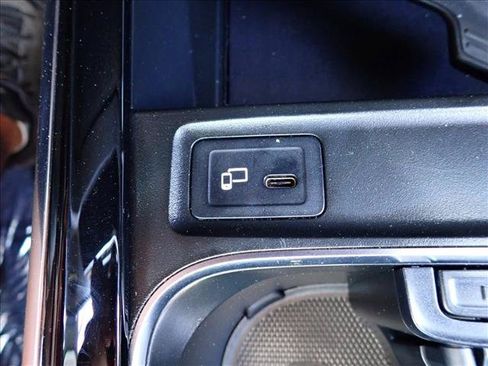 Used 2020 Mercedes-Benz GLB 250 4MATIC image 17
