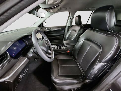 Used 2023 Jeep Grand Cherokee Limited w/ Luxury Tech Group II AWD/4WD image 15