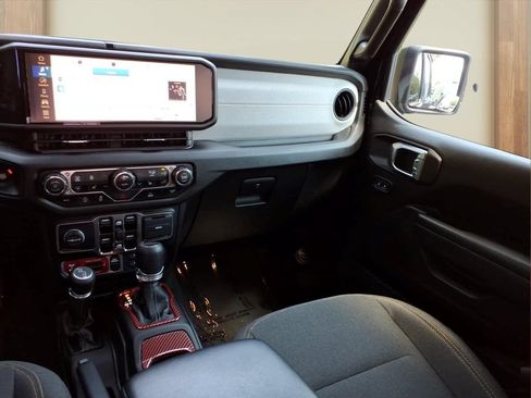 Used 2024 Jeep Gladiator Sport AWD/4WD image 24