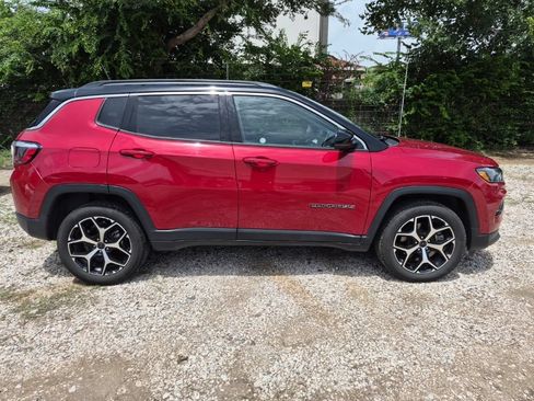 Used 2025 Jeep Compass Limited AWD/4WD image 5