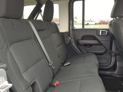 Used 2020 Jeep Wrangler Unlimited Sahara image 7