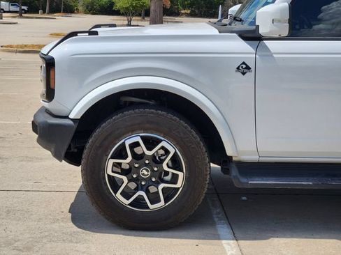 Used 2025 Ford Bronco Outer Banks AWD/4WD image 8