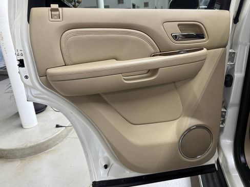Used 2009 Cadillac Escalade AWD image 12