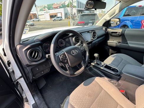 Used 2022 Toyota Tacoma SR AWD/4WD image 19
