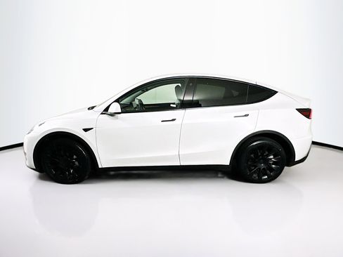 Used 2023 Tesla Model Y AWD image 4