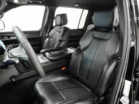 Used 2023 Jeep Wagoneer Series III w/ Preferred Equipment Group image 13