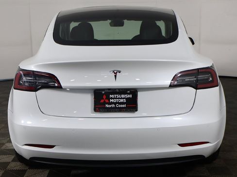 Used 2022 Tesla Model 3 Standard Range image 12