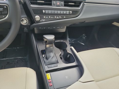 Used 2025 Lexus ES 350 w/ Premium Package FWD image 17
