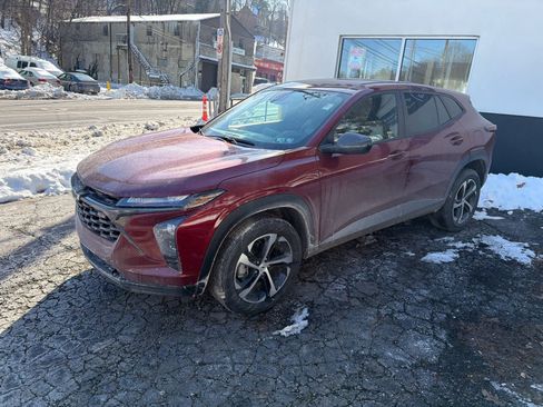 Used 2024 Chevrolet Trax RS w/ Driver Confidence Package image 2