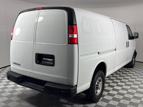 Used 2018 Chevrolet Express 3500 Extended w/ Driver Convenience Package image 4