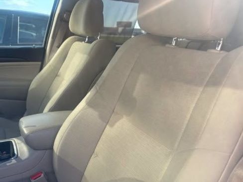 Used 2017 Jeep Grand Cherokee Laredo w/ Quick Order Package 2BE RWD image 5