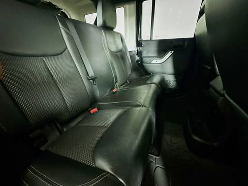 Used 2015 Jeep Wrangler Unlimited Sahara image 26