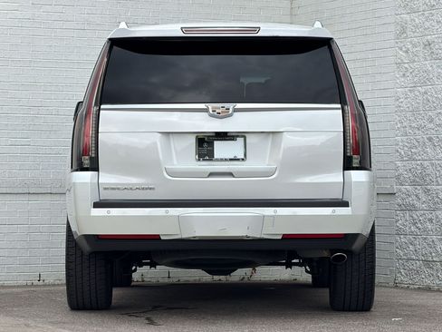 Used 2018 Cadillac Escalade Platinum AWD/4WD image 10
