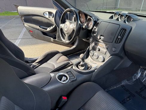 Used 2010 Nissan 370Z Coupe w/ Sport Pkg RWD image 31