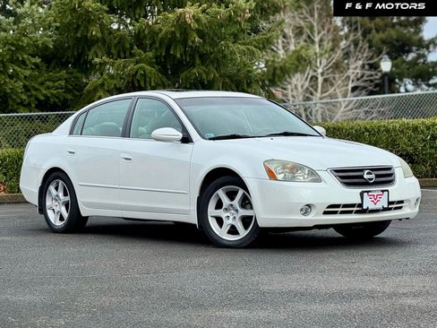 Used 2002 Nissan Altima 3.5 SE image 1
