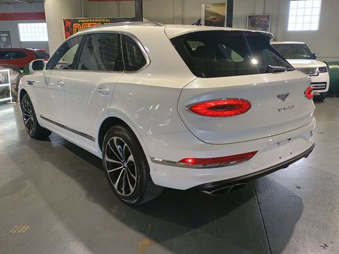 Used 2023 Bentley Bentayga AWD/4WD image 3