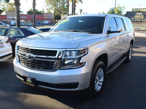 Used 2018 Chevrolet Suburban LS RWD image 4