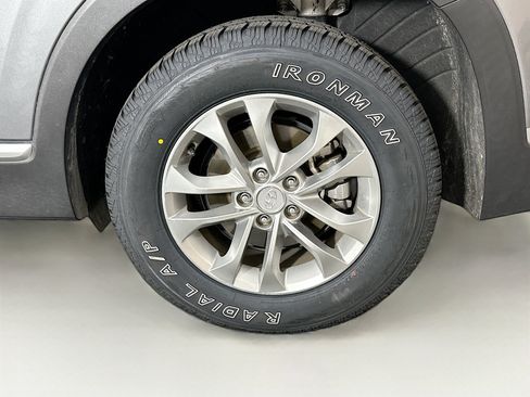 Used 2019 Hyundai Santa Fe SE FWD image 11