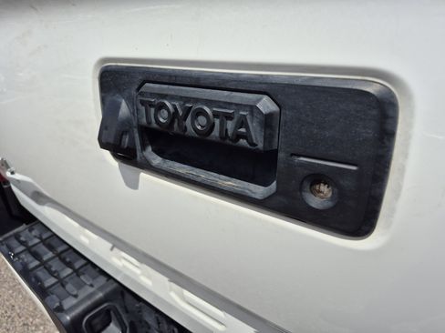 Used 2021 Toyota Tacoma SR5 AWD/4WD image 21