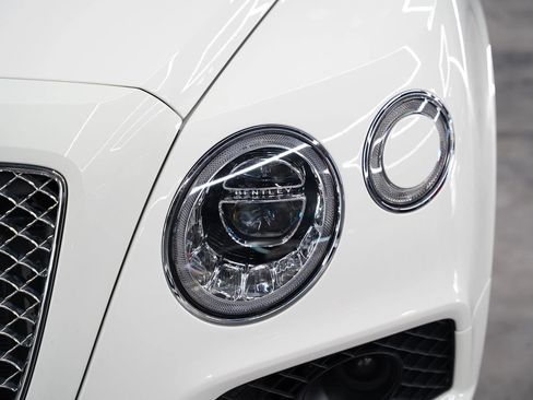 Used 2018 Bentley Bentayga Onyx Edition AWD/4WD image 7
