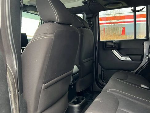 Used 2014 Jeep Wrangler Unlimited Sahara w/ Connectivity Group AWD/4WD image 13