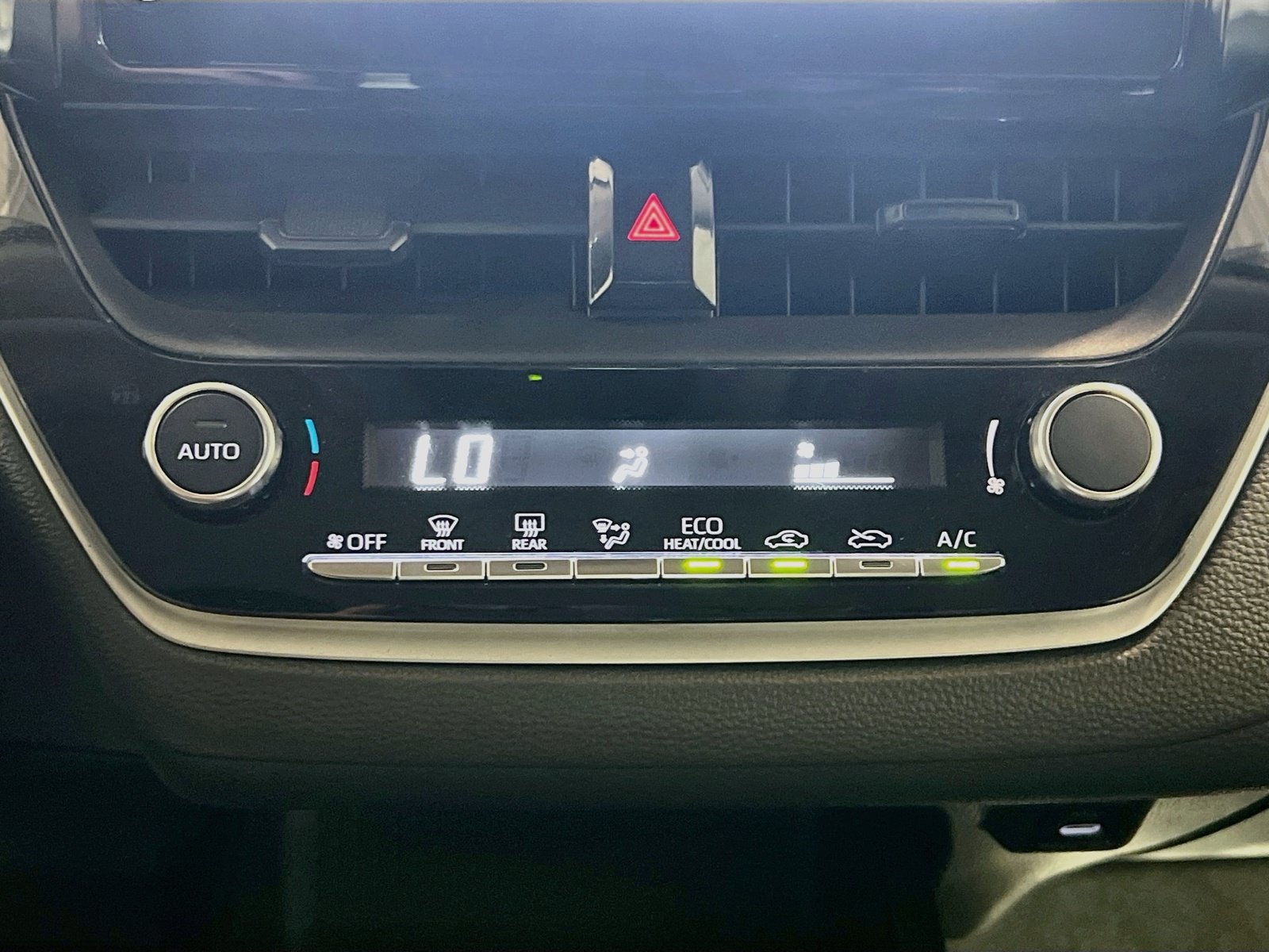 Used 2024 Toyota Corolla LE FWD image 11