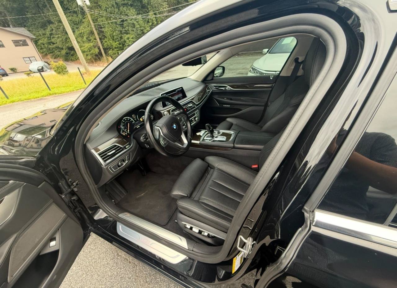 Used 2016 BMW 740i RWD image 9