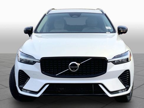 Used 2023 Volvo XC60 B5 Plus w/ Climate Package image 4