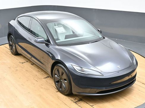 Used 2025 Tesla Model 3 Long Range image 47