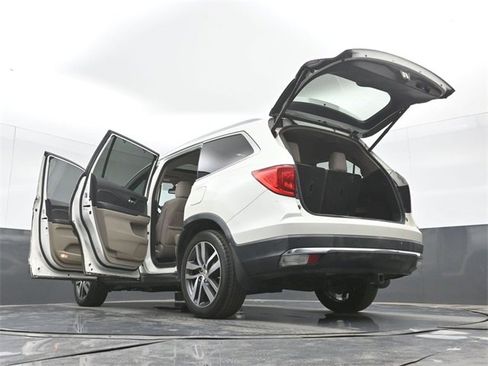 Used 2017 Honda Pilot Touring image 57