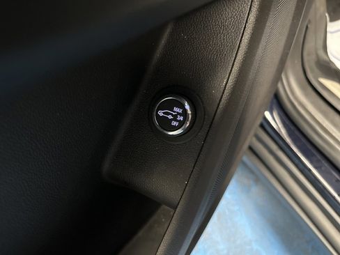 Used 2020 Chevrolet Traverse LT image 30