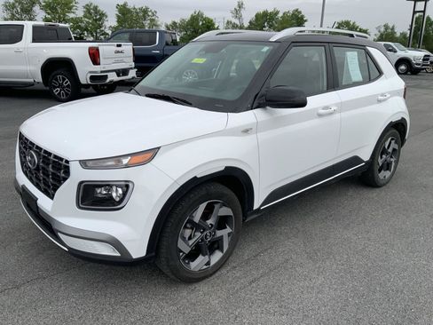 Used 2024 Hyundai Venue Limited FWD image 4