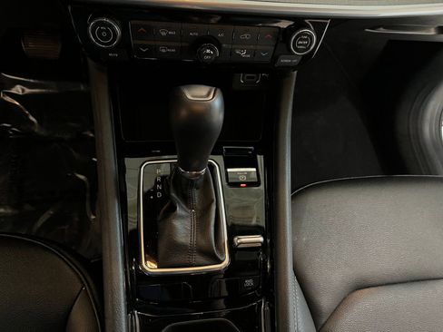 Used 2025 Jeep Compass Limited image 41