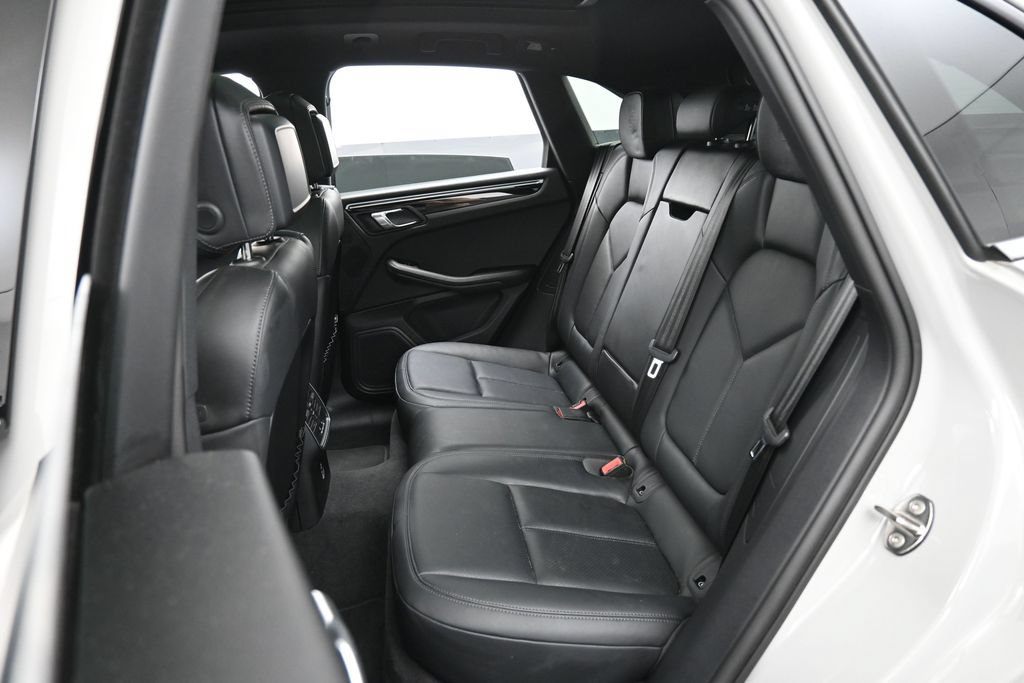 Certified 2023 Porsche Macan Turbo AWD/4WD image 25