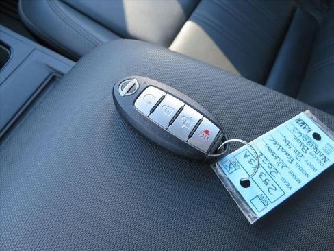 Used 2022 Nissan Frontier PRO-4X w/ Pro-4X Premium Package image 37