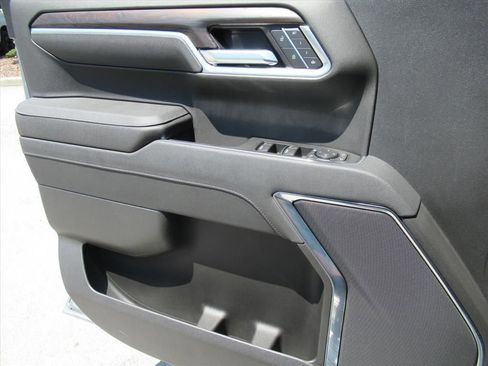 Used 2026 GMC Sierra 1500 SLT image 18