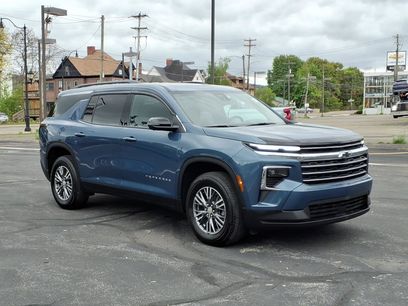 Used 2025 Chevrolet Traverse LT w/ Driver Confidence Package