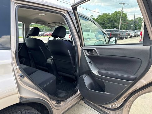 Used 2015 Subaru Forester 2.5i AWD/4WD image 42