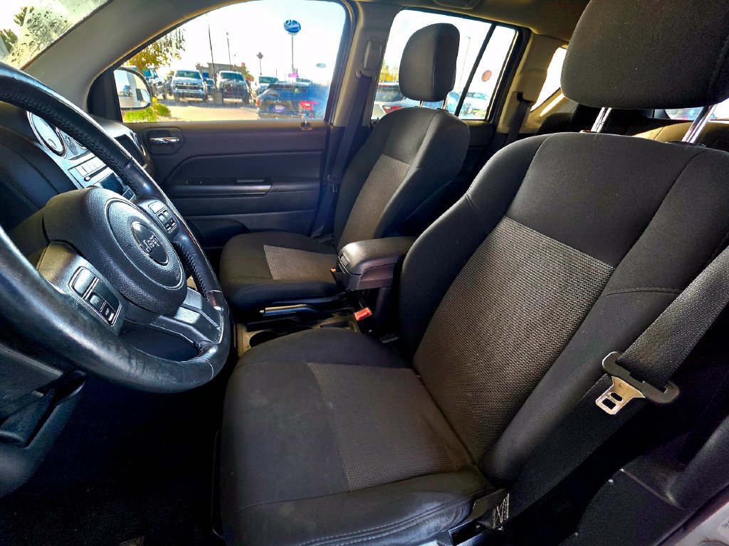 Used 2011 Jeep Compass Latitude w/ Sun/Sound Group AWD/4WD image 13