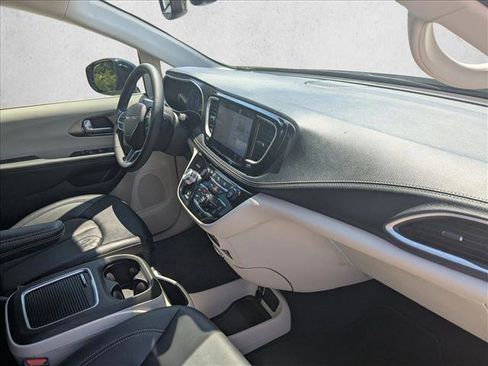 Certified 2024 Chrysler Pacifica Touring-L w/ Uconnect Theater Family Group FWD image 19