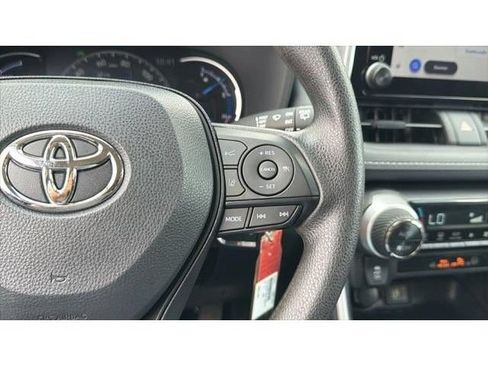 Certified 2025 Toyota RAV4 LE AWD/4WD image 27