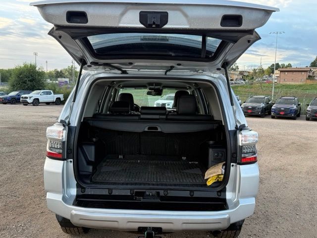 Used 2022 Toyota 4Runner TRD Off-Road Premium AWD/4WD image 16