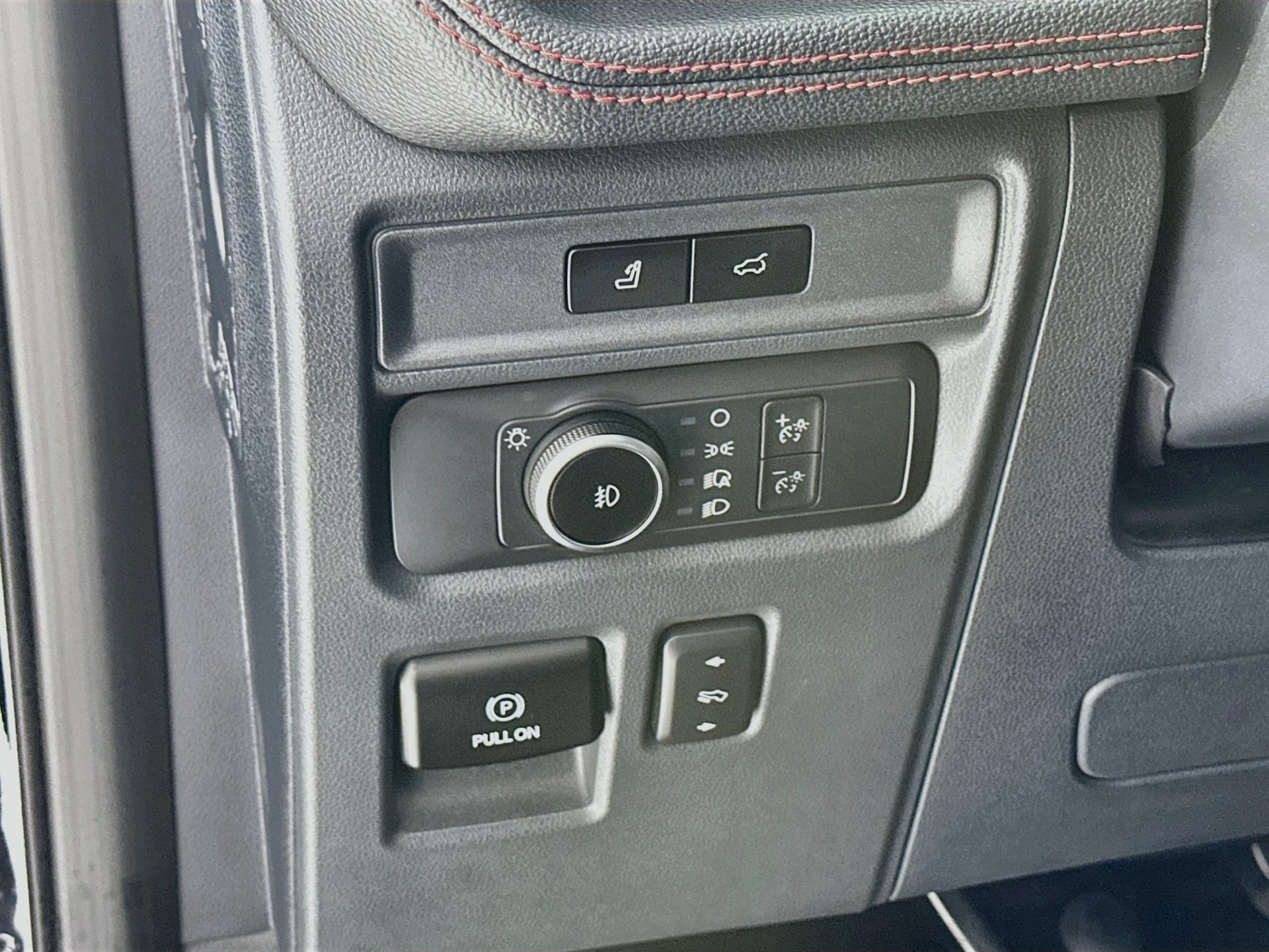Used 2022 Ford Expedition Limited RWD image 11