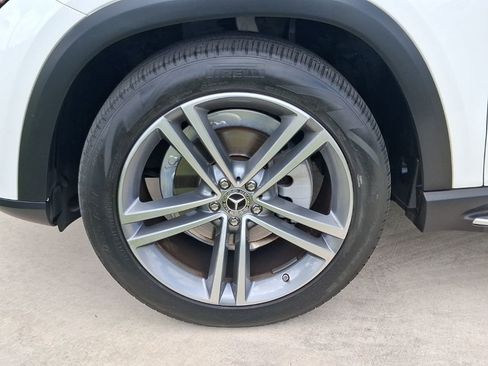 Used 2022 Mercedes-Benz GLE 350 4MATIC w/ Premium Package image 3