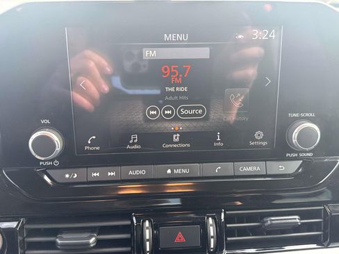 Used 2024 Nissan Pathfinder SV w/ SV Premium Package image 14