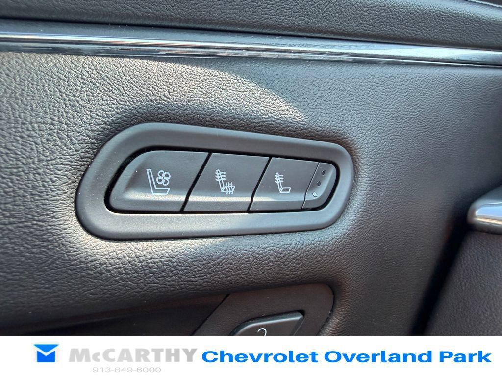 Used 2021 Cadillac Escalade ESV Sport w/ Driver Assist Tech Package AWD/4WD image 16