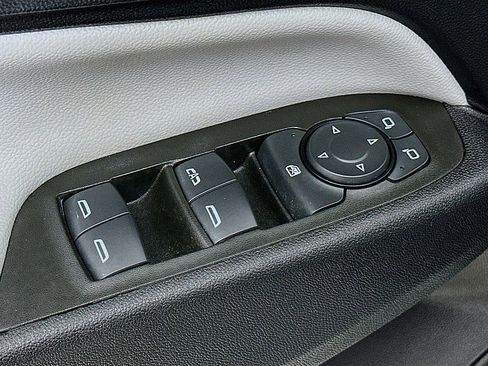 Used 2024 Chevrolet Equinox LS w/ LS Convenience Package image 18